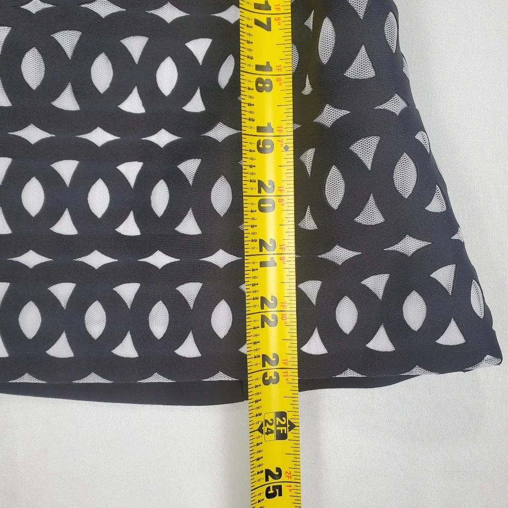 Calvin Klein Dressy Sleeveless Blouse with Tapered Waist Black / Gray Size Small - Picture 9 of 11